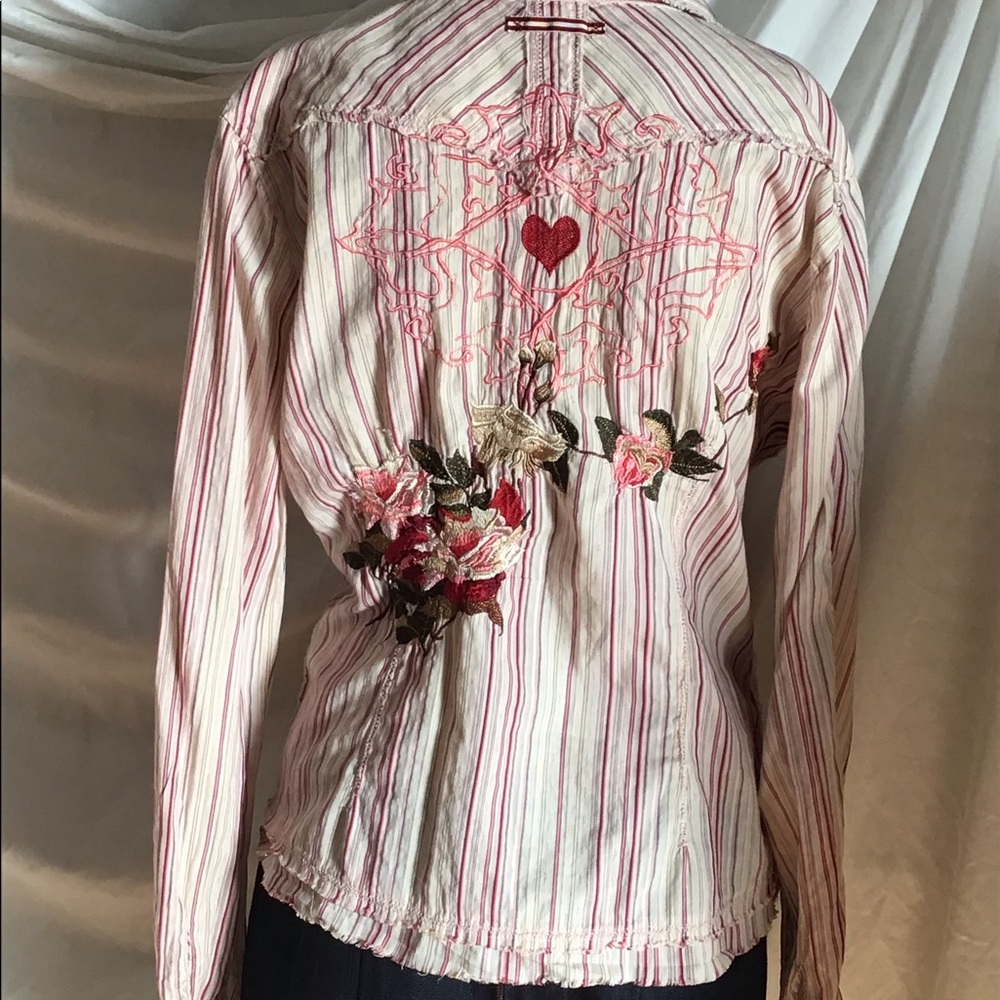 Beautiful stitching on this shirt by 3J Workshop